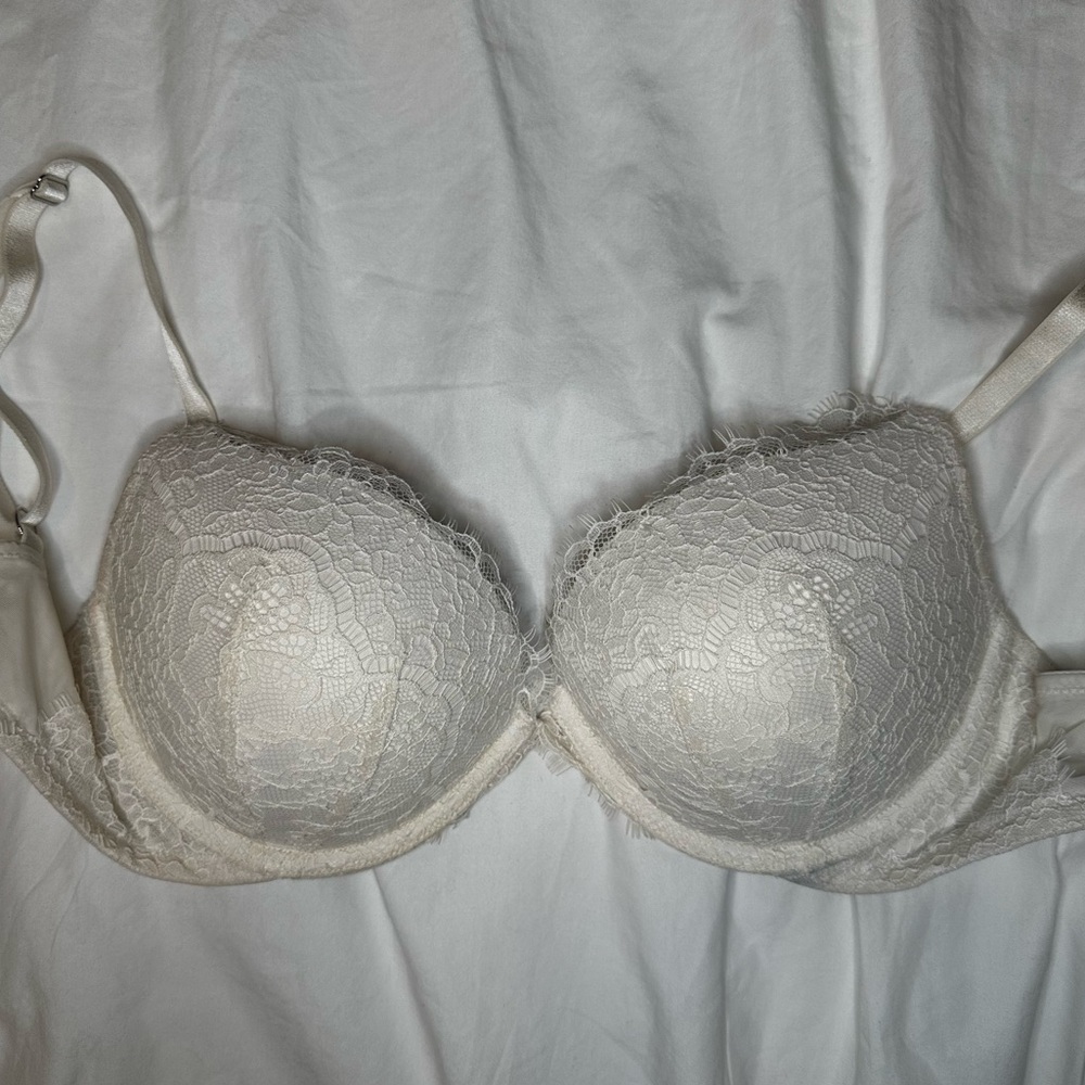 Victoria’s Secret Ivory Dream Angels Lace Push Up Bra Size 32DD